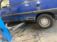 Second-hand Citroën Jumpy 94 CP (69 kW) 2005 Albastru Monovolum