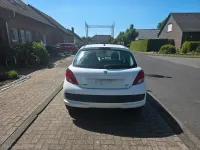 Gebraucht Peugeot 207 95 PS (69 kW) 2011 Weiß Limousine