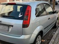 Gebraucht Ford Fiesta 90 PS (66 kW) 2004 Silber Kleinwagen