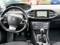 Gebraucht Peugeot 308 Active 110 PS (80 kW) 2015 Schwarz Limousine