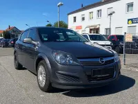 Używany Opel Astra Selection 90 KM (66 kW) 2009 Szary Sedan/Limuzyna
