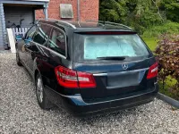 Usado Mercedes E220 170 CV (125 kW) 2011 Negro Familiar