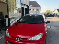 Gebraucht Peugeot 206 CC 80 PS (58 kW) 2006 Rot Cabrio