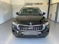 Neu Skoda Karoq Ambiente 150 PS (110 kW) 2026 [8x8x] race blue metallic SUV