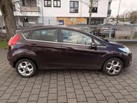 Gebraucht Ford Fiesta 90 PS (66 kW) 2010 Rot Kleinwagen