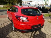 Gebraucht Renault Mégane III Luxe 131 PS (96 kW) 2010 Rot Limousine
