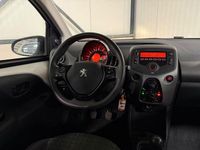 Gebraucht Peugeot 108 Active 72 PS (52 kW) 2020 Weiß Limousine