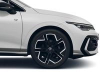 Gebraucht VW Golf VIII 150 PS (110 kW) 2026 Pure white uni / schwarz uni (metallic) Limousine