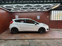 Gebraucht Ford Fiesta 75 PS (55 kW) 2016 Weiß Limousine
