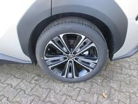 Gebraucht Toyota bZ4X Basis 159 kW (217 PS) 2022 Cosmicsilber metallic/ dach schwarz SUV