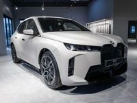 Neu BMW iX M Sport 300 kW (408 PS) 2025 Grau SUV