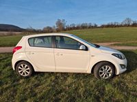 Gebraucht Hyundai i20 86 PS (63 kW) 2013 Weiß Limousine