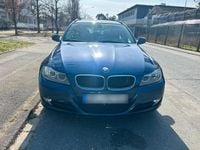Gebraucht BMW 320 184 PS (135 kW) 2011 Blau Kombi