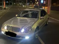 Gebraucht Mercedes E220 150 PS (110 kW) 2004 Silber Limousine