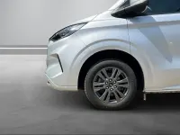 Gebraucht Ford Tourneo Titanium 136 PS (100 kW) 2024 Silber Van / Kleinbus
