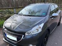 Gebraucht Peugeot 208 Style 99 PS (72 kW) 2015 Grau Kleinwagen