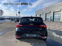 Gebraucht Hyundai i20 Select 101 PS (74 kW) 2020 Schwarz Kleinwagen