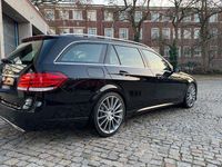 Gebraucht Mercedes E220 AMG 170 PS (125 kW) 2015 Schwarz Kombi