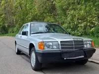 Gebraucht Mercedes 190 72 PS (52 kW) 1984 Silber Limousine