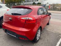 Gebraucht Kia Rio Attract 86 PS (63 kW) 2014 Rot Kleinwagen