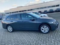 Gebraucht VW Golf VIII 150 PS (110 kW) 2023 Delfingrau metallic (metallic) Kombi