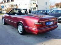 Gebraucht Mercedes E200 136 PS (100 kW) 1995 Rot metallic Cabrio