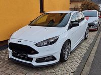 Gebraucht Ford Focus ST 300 PS (220 kW) 2017 Weiß Limousine