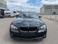 Gebraucht BMW 318 129 PS (94 kW) 2005 Grau Limousine