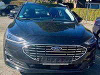 Gebraucht Ford Focus Titanium 125 PS (91 kW) 2023 Obsidianschwarz metallic Kombi