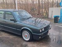 Gebraucht BMW 325 170 PS (125 kW) 1988 Grün Kombi