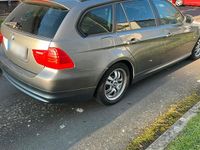 Gebraucht BMW 318 146 PS (107 kW) 2009 Grau Kombi