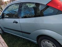 Second-hand Ford Focus 90 CP (66 kW) 2004 Albastru Hatchback