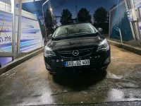 Używany Opel Astra 130 KM (95 kW) 2011 Czarny Sedan/Limuzyna