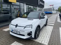 Neu Renault 5 E-Tech Urban 2025 Perlmuttweiß mit dach in black pearlschwarz (weiß)
