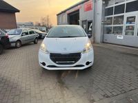 Gebraucht Peugeot 208 68 PS (50 kW) 2015 Weiß Kleinwagen