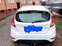 Gebraucht Ford Fiesta 60 PS (44 kW) 2015 Weiß Kleinwagen