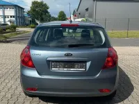 Gebraucht Kia Ceed 109 PS (80 kW) 2009 Blau Kleinwagen