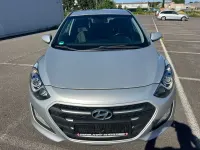 Gebraucht Hyundai i30 Trend 135 PS (99 kW) 2015 Silber Limousine