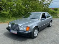 Gebraucht Mercedes E220 150 PS (110 kW) 1993 Grau Limousine