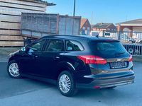 Gebraucht Ford Focus 101 PS (74 kW) 2015 Schwarz Kombi