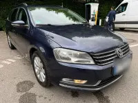 Gebraucht VW Passat 140 PS (102 kW) 2012 Blau Kombi