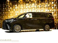 Neu Lexus LM350h Luxury Line 250 PS (183 kW) 2026 Graphit black metallic Van / Kleinbus