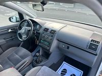 Gebraucht VW Touran Highline 105 PS (77 kW) 2014 Weiß Van / Kleinbus