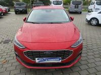 Gebraucht Ford Focus Titanium 125 PS (91 kW) 2023 Rot Limousine
