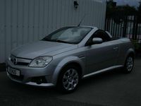 Gebraucht Opel Tigra Basis 90 PS (66 kW) 2006 Starsilber iii m2 Cabrio