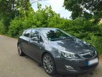 Gebraucht Opel Astra 140 PS (102 kW) 2012 Grau Limousine