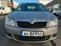 Gebraucht Skoda Octavia 105 PS (77 kW) 2011 Grau Kombi
