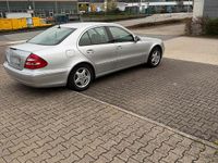 Second-hand Mercedes E240 177 CP (130 kW) 2002 Argintiu Berlinǎ