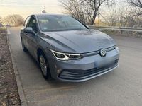 Gebraucht VW Golf VIII Life 131 PS (96 kW) 2023 Grau Limousine