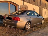 Gebraucht BMW 318 143 PS (105 kW) 2010 Grau Limousine